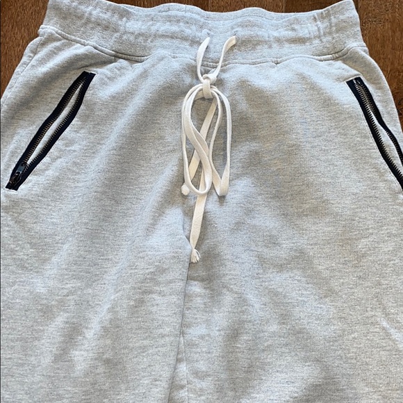 Feature Drawstring Sweatpants- M - Picture 2 of 6